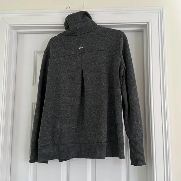 ALO Yoga Charcoal Gray Haze Sweatshirt - Picture 2 of 6